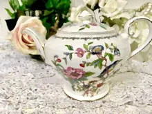 Load image into Gallery viewer, Aynsley China Pembroke pattern, Large Teapot.