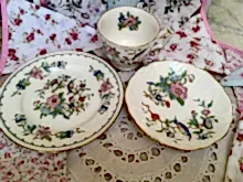 Load image into Gallery viewer, Aynsley China Pembroke pattern, Tea Cup Trio.